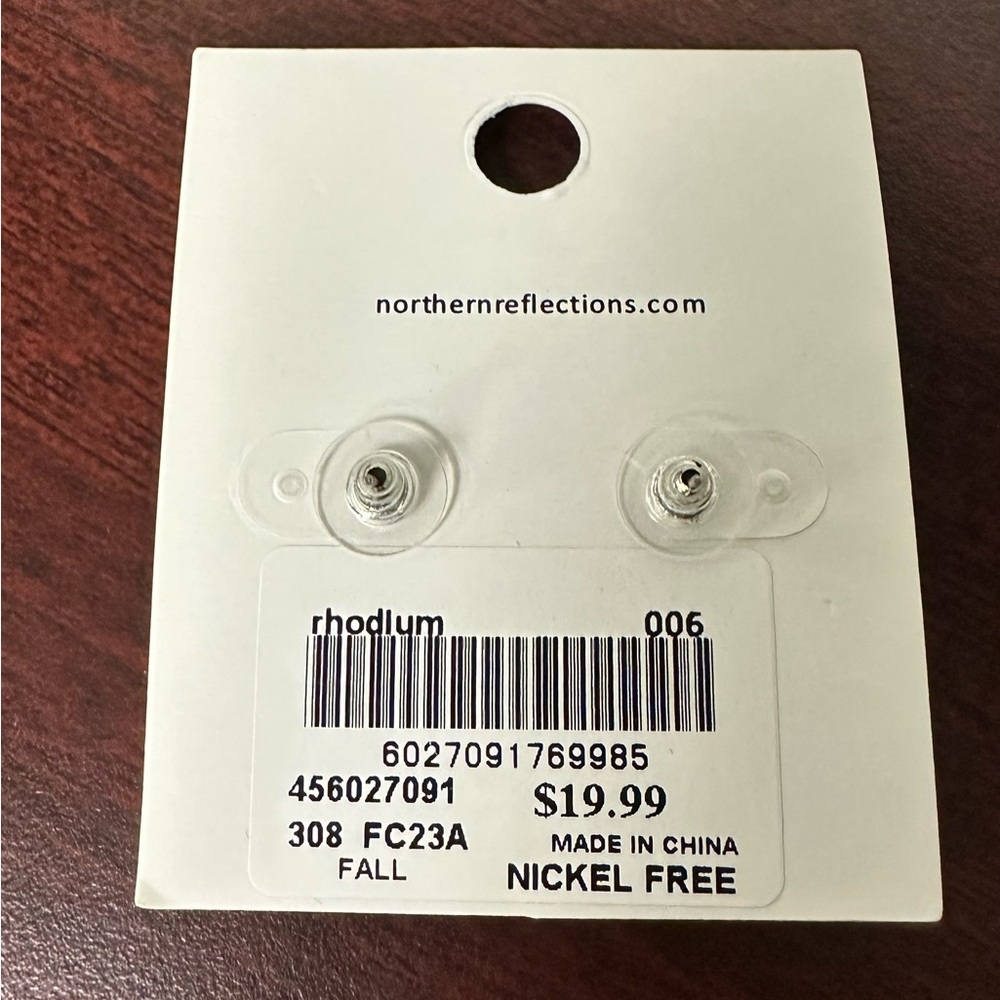 Northern Reflections NWT Silver Tone Cubic Zirconia Stud Earrings - Picture 5 of 5